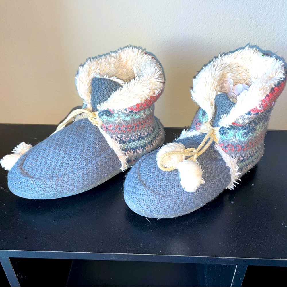 Aerosoles Slippers Fuzzy Faux Fur Size Large 8-9